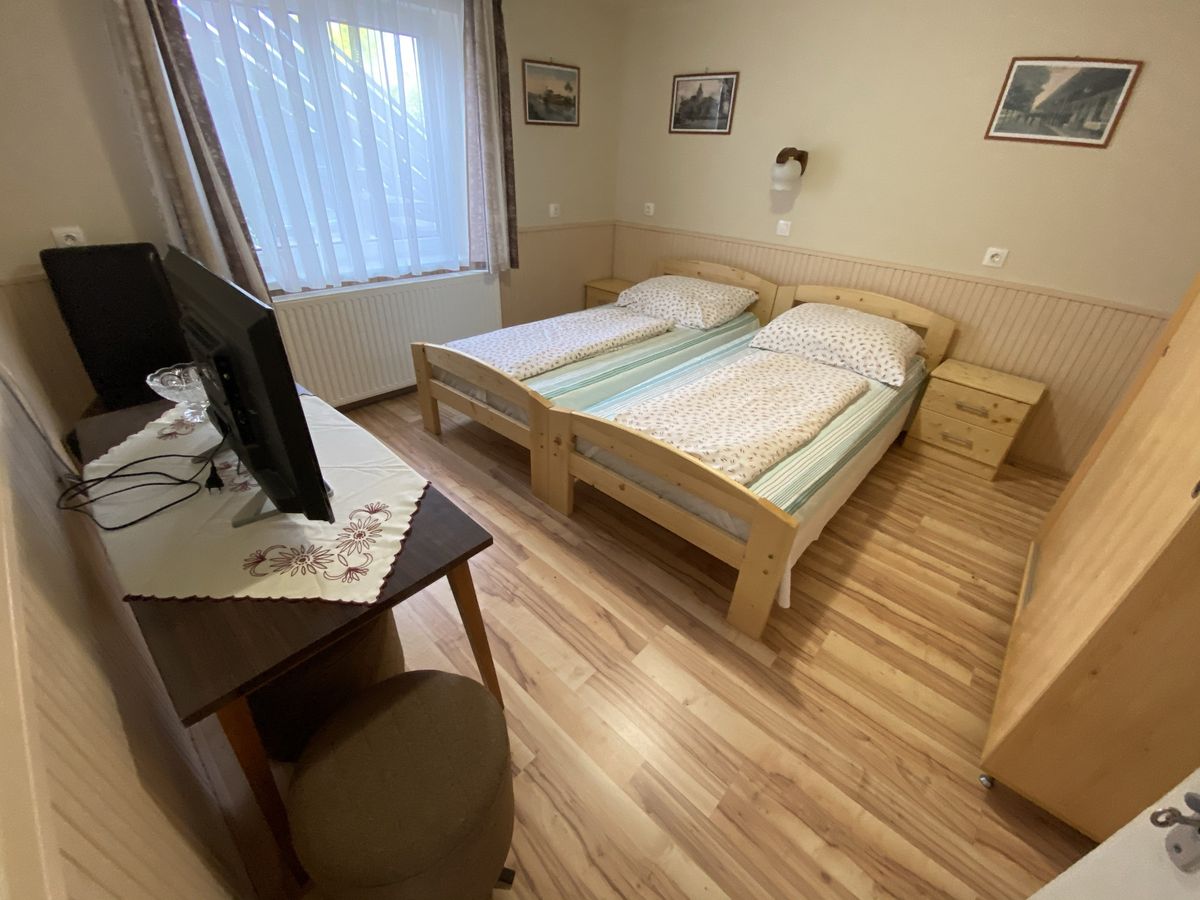 Kurdi Apartman nappalija Siófok